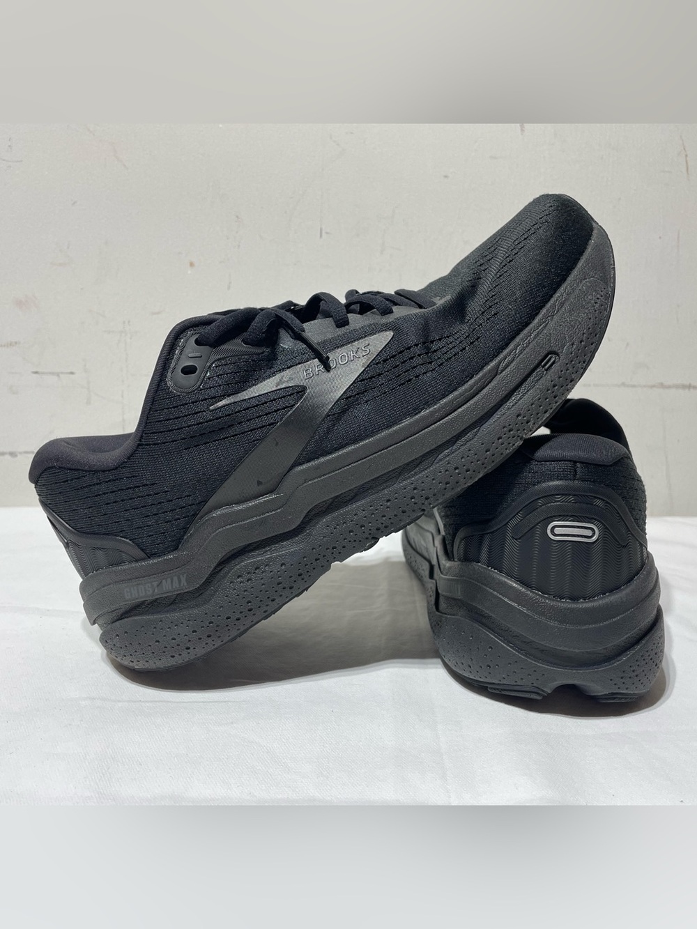Brooks Ghost Max 2 Shoes Mens 9 Wide (2E) Triple Black Walking Comfy Gym